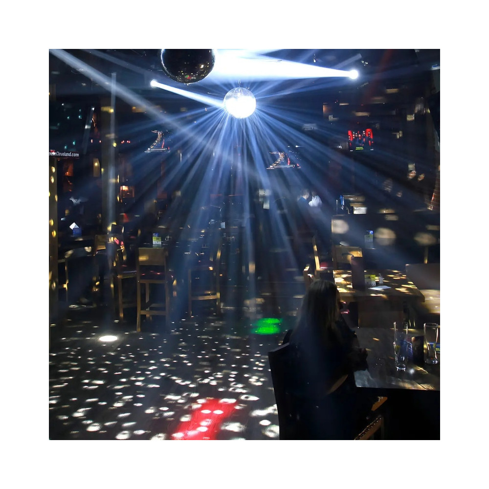 Es el accesorio perfecto para crear un auténtico ambiente disco en fiestas, eventos y montajes profesionales.