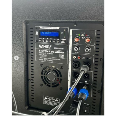 Sistema de audio lineal VAMAV LA800 con subwoofer de 18" y 2 arreglos satélite.